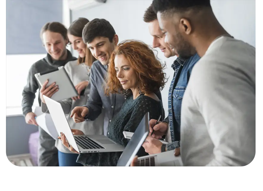 Grupo de profissionais especializadas através dos cursos profissionalizantes da Orizon Brasil Sky.