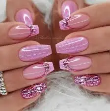 Técnica de alongamento em Soft Gel ensinada nos cursos profissionalizantes de unhas da Orizon Brasil Sky.